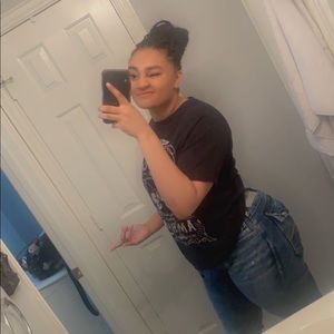 Meet your Posher, Mia